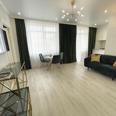 Luxury Emerald Apartments Ирпень Экстерьер фото
