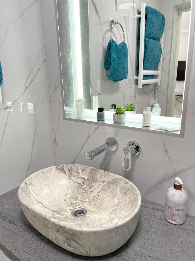 Luxury Emerald Apartments Ирпень Экстерьер фото